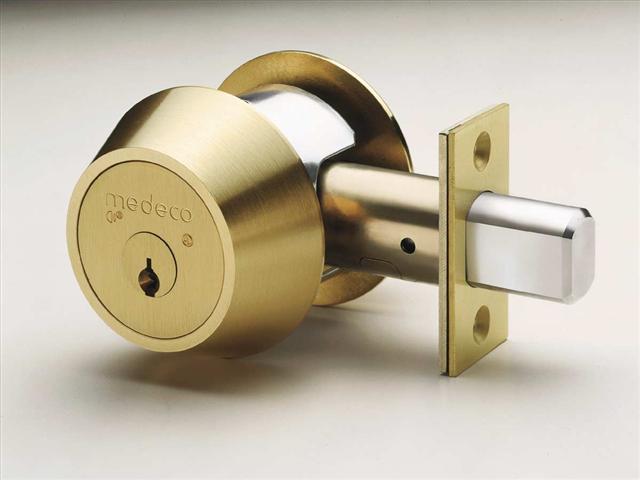 24 hour Locksmith service Queens 718-663-3413 Locksmith Queens NY offers 24 hour lock change ,home and car lockout, automotive lost car key locksmith , emergency lock repair and all general lock and door and high security locks services throughout the Queens NY